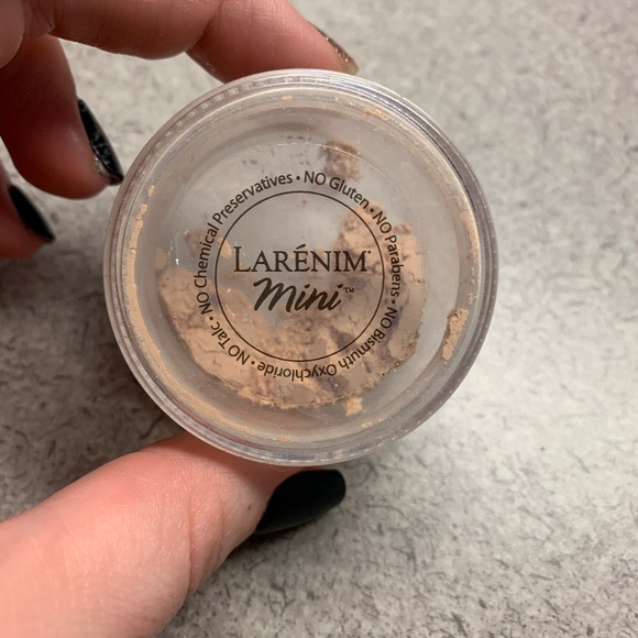 Larenim Mineral Powder Foundation - 4C - Picture 1 of 3